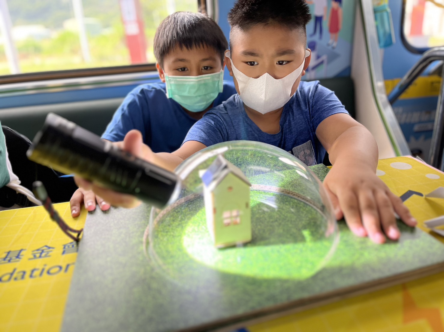 壹定发參與基礎科學主題車廂，以STEAM教學精神，設計「逐日科學家」、「太陽能工程師」以及「淨零建築師」三大能源科普課程和實驗